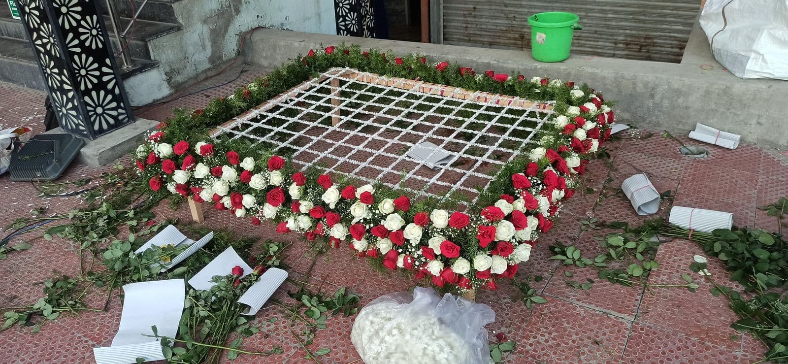 Rose phoolon ki chadar on a white lattice frame